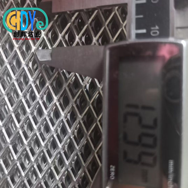 প্রসারিত টাইটানিয়াম জাল